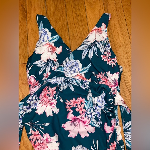 PinkBlush Jade Floral Waist Tie Maternity One-Piece Swimsuit Size Small - Picture 14 of 14